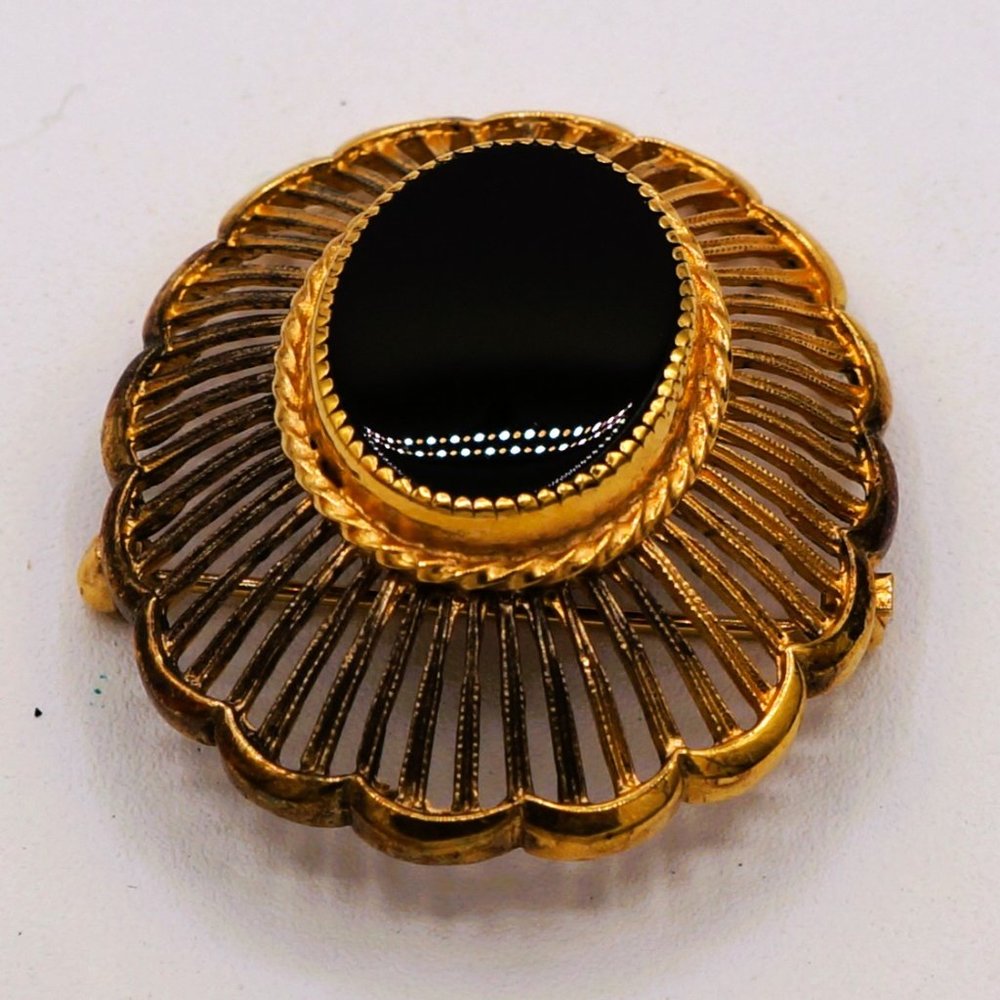 Vintage Well Sterling Silver Vermeil Black Oval Onyx Brooch